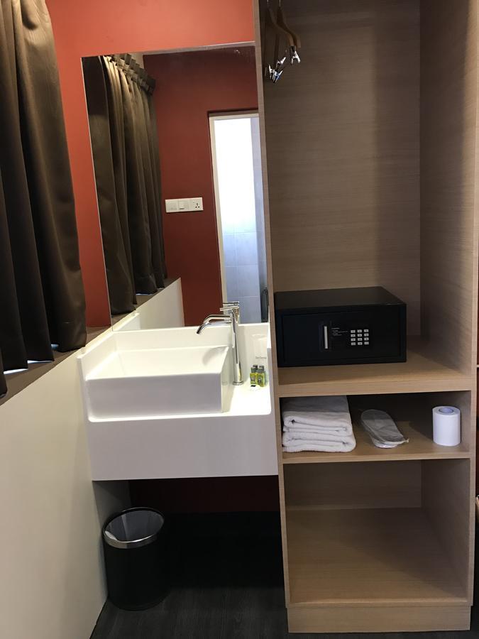 L Hotel At 51 Desker Сингапур Екстериор снимка
