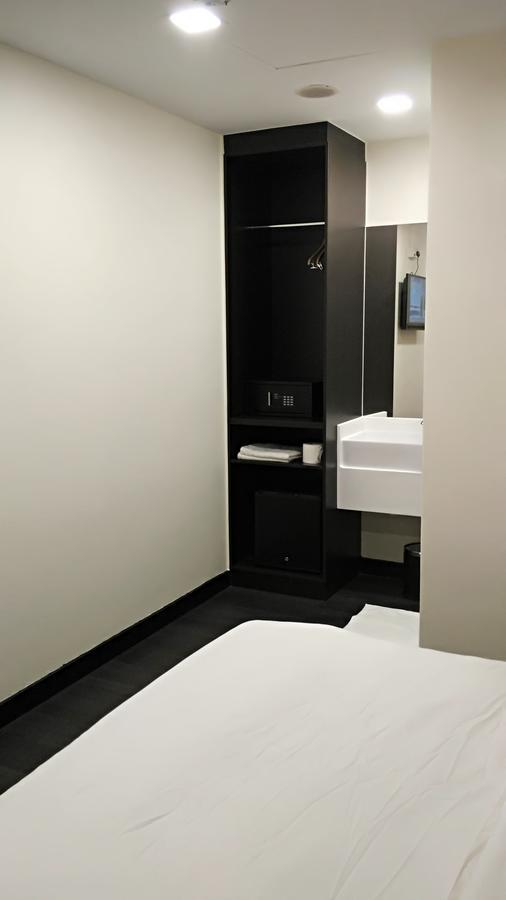 L Hotel At 51 Desker Сингапур Екстериор снимка