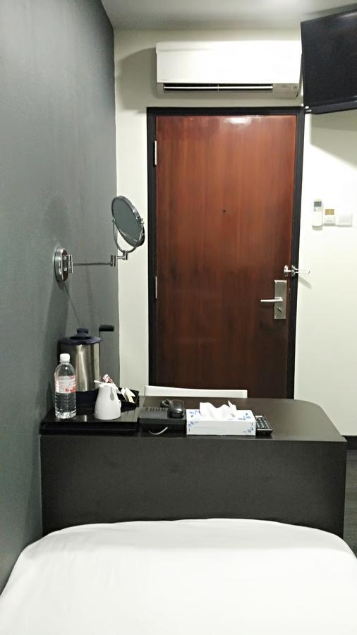 L Hotel At 51 Desker Сингапур Екстериор снимка